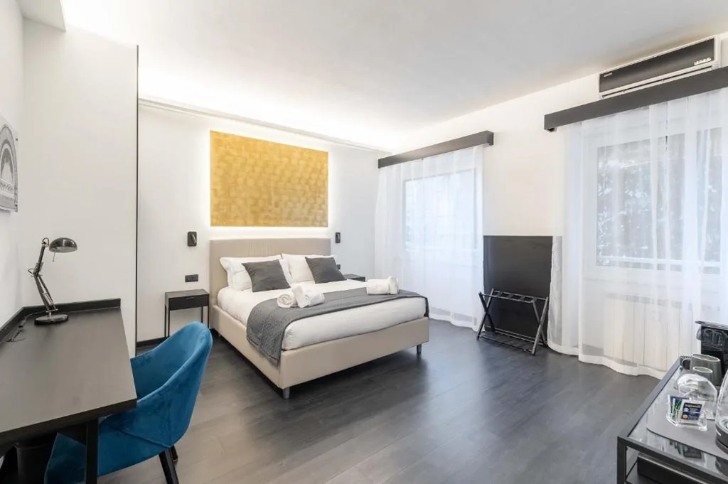 King Deluxe Room — Roma Centro CDR Luxury Suites