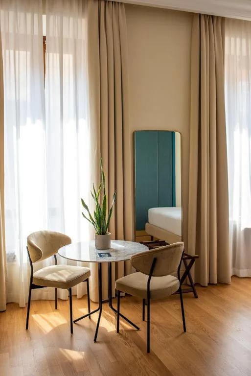 King Deluxe Room — Sentho Roma