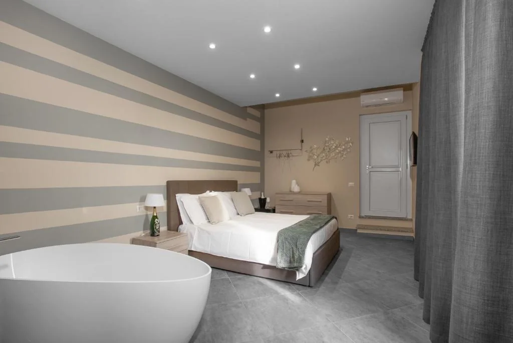 King Deluxe Room — VIVERONE LAKE ROOMS