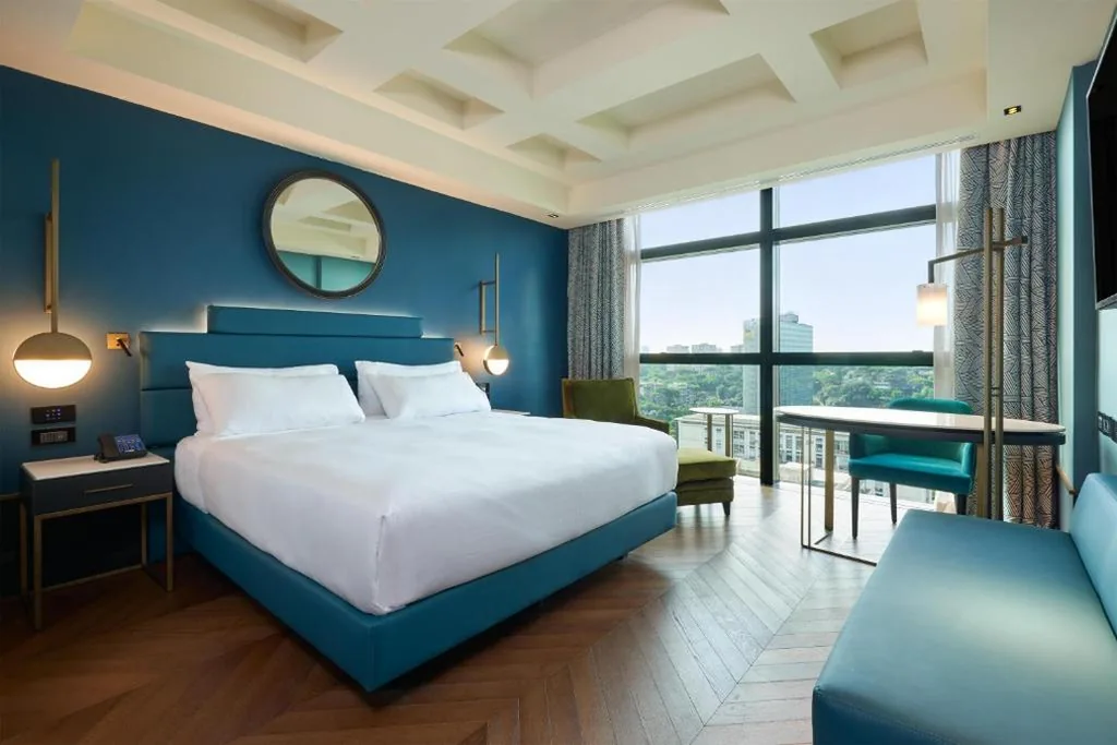King Executive Room with Lounge Access — Hilton Rome Eur La Lama