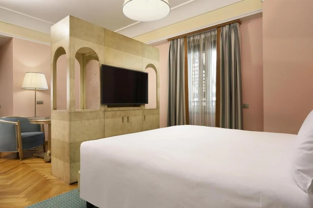 Camera King — Grand Hotel Savoia Genova, Curio Collection by Hilton