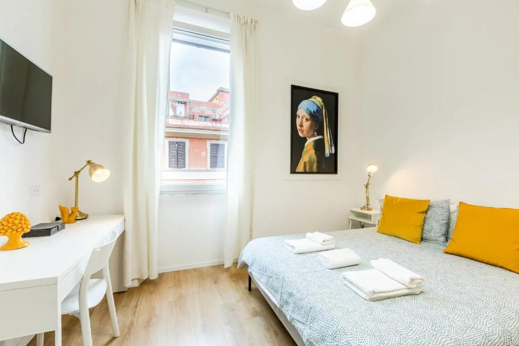 King Room — Rome Lux House guest rooms