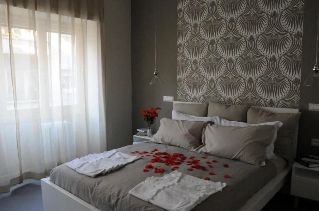 Camera King Standard — Alma Mater B&B