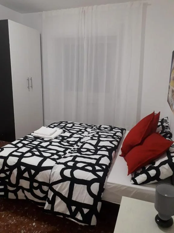 King Standard Room — centro monti tiburtini b&b roma