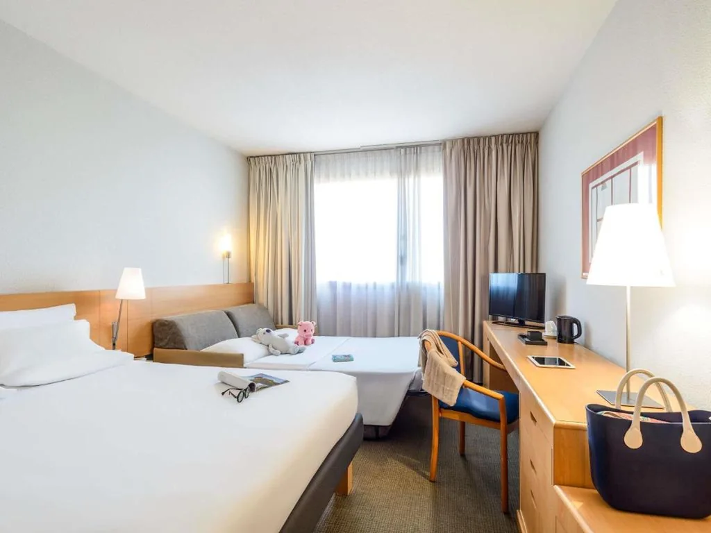 King Standard Room with Sofa — Novotel Torino Corso Giulio Cesare