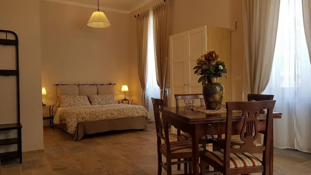 King Standard Room — La Salita B&B