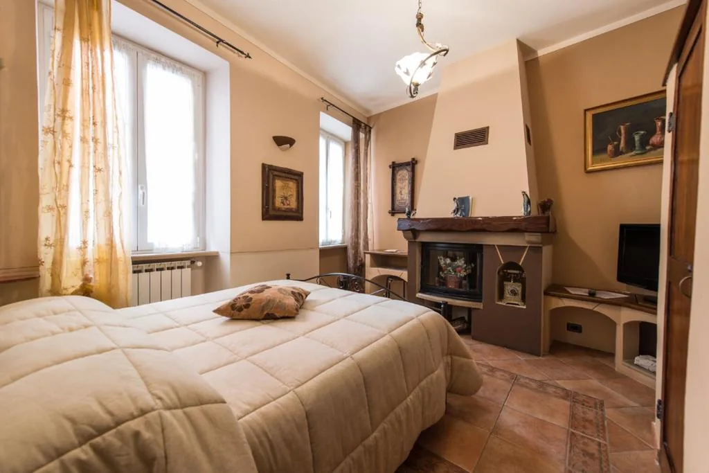 King Superior Room - 1st Floor — B&B Borgo Cortese