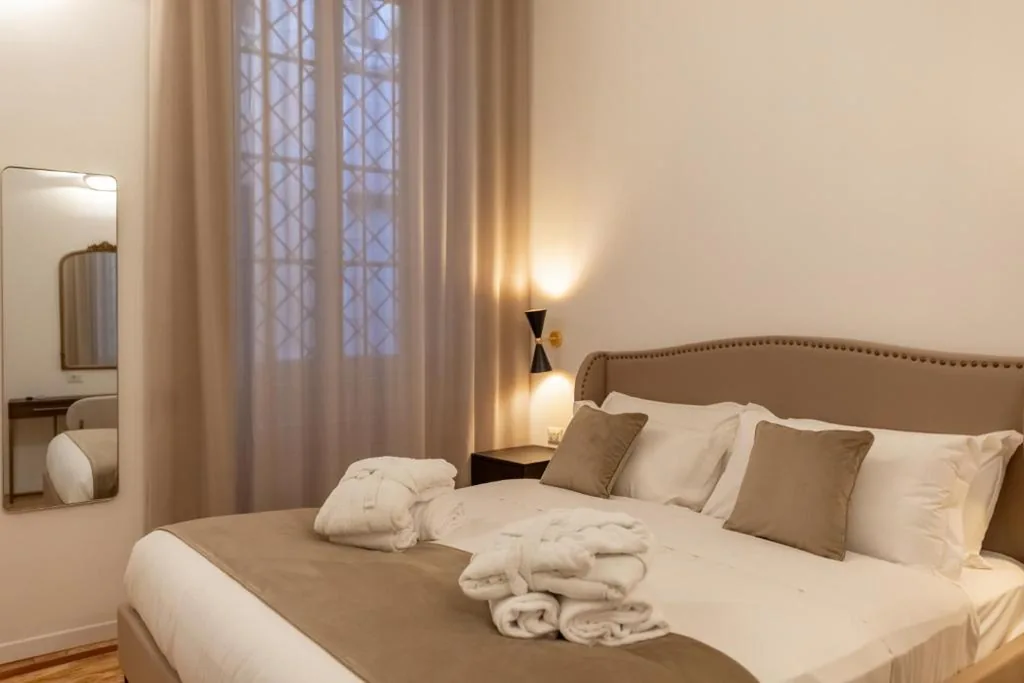 King Superior Room — Amelie Suite Trevi