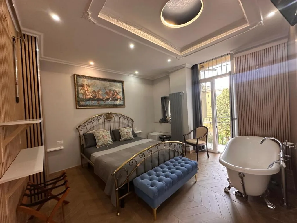 King Superior Room — Angelus Vaticanus Room