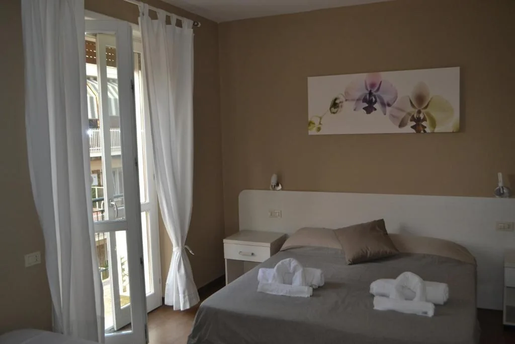 Camera King Superior con Balcone — Anna Guest House