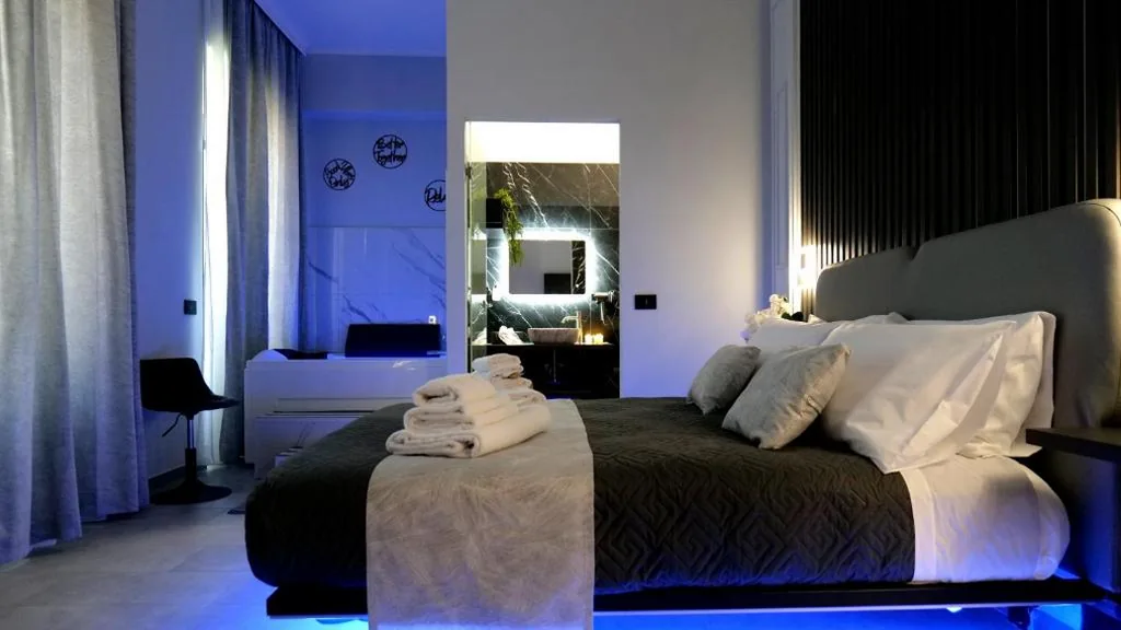 Camera King Superior — HeySuite -Luxury Vatican House- ROMA Centro Storico