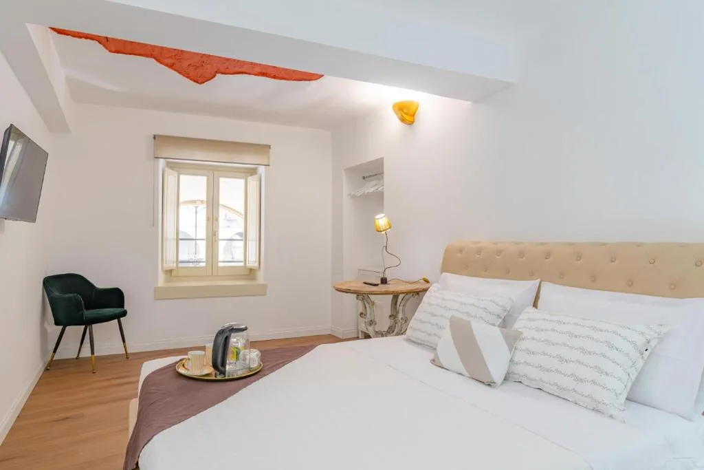 King Superior Room — La Via Del Po Suites