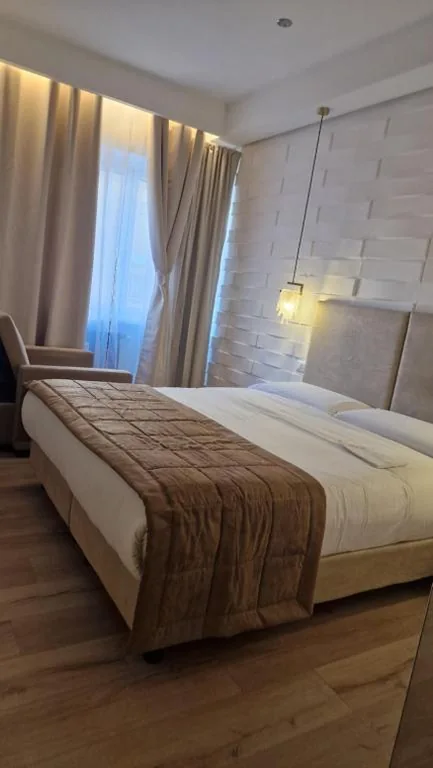 King Superior Room — Living
