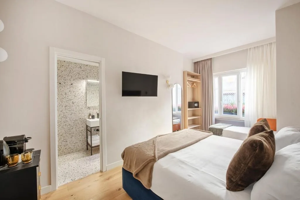 King Superior Room — The Rubens Collection