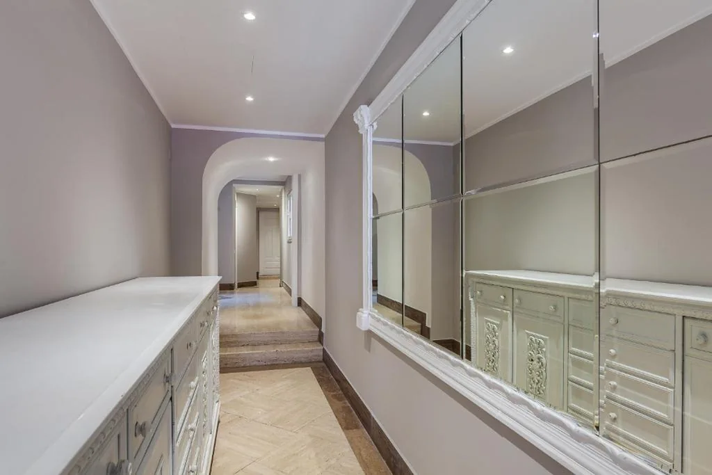 King Superior Room — Vogue Suites Rome