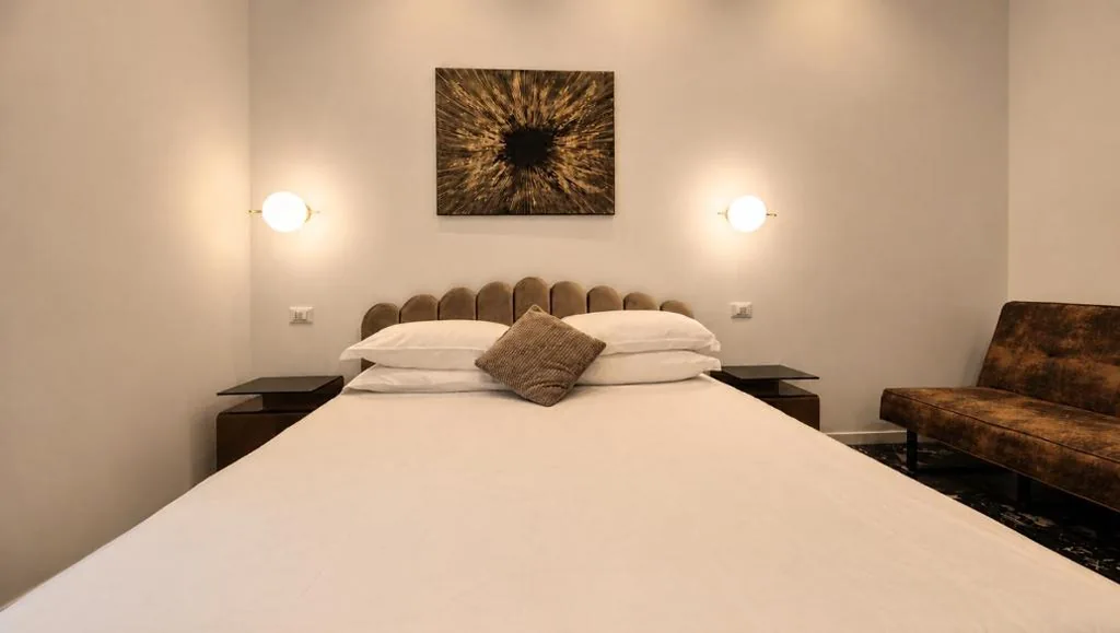 King Room — Ventuno Dei Luxury Suites Via Cola di Rienzo