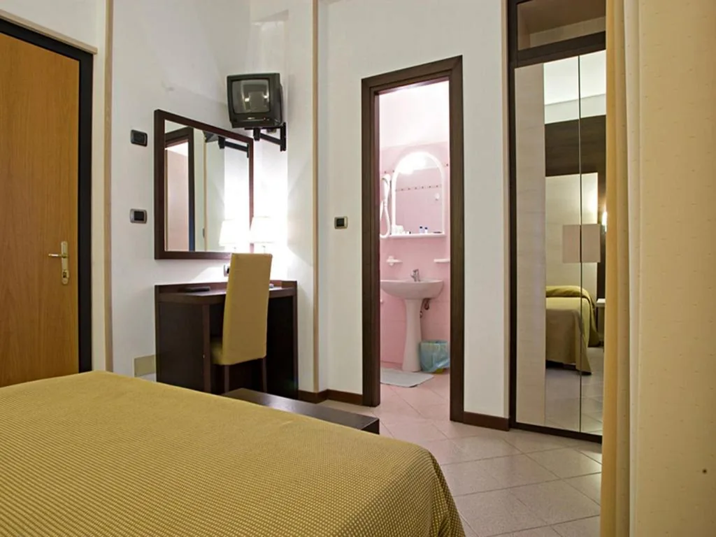 Camera Matrimoniale — Albergo La Marina B&B