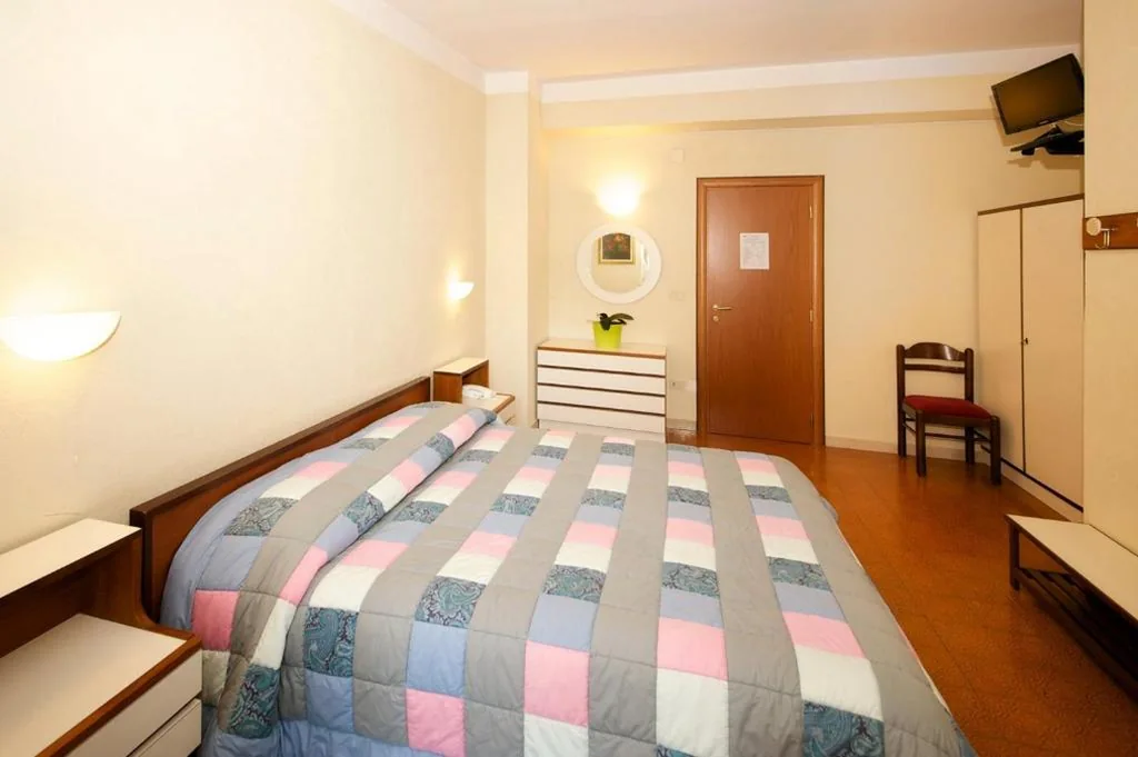 Camera Matrimoniale — Albergo Ponte di Nava