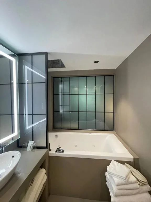 Large Double Room with Spa Access — Les Neiges D’Antan