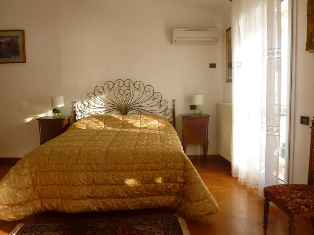 Large Double Room with Balcony — Camere Nicolina