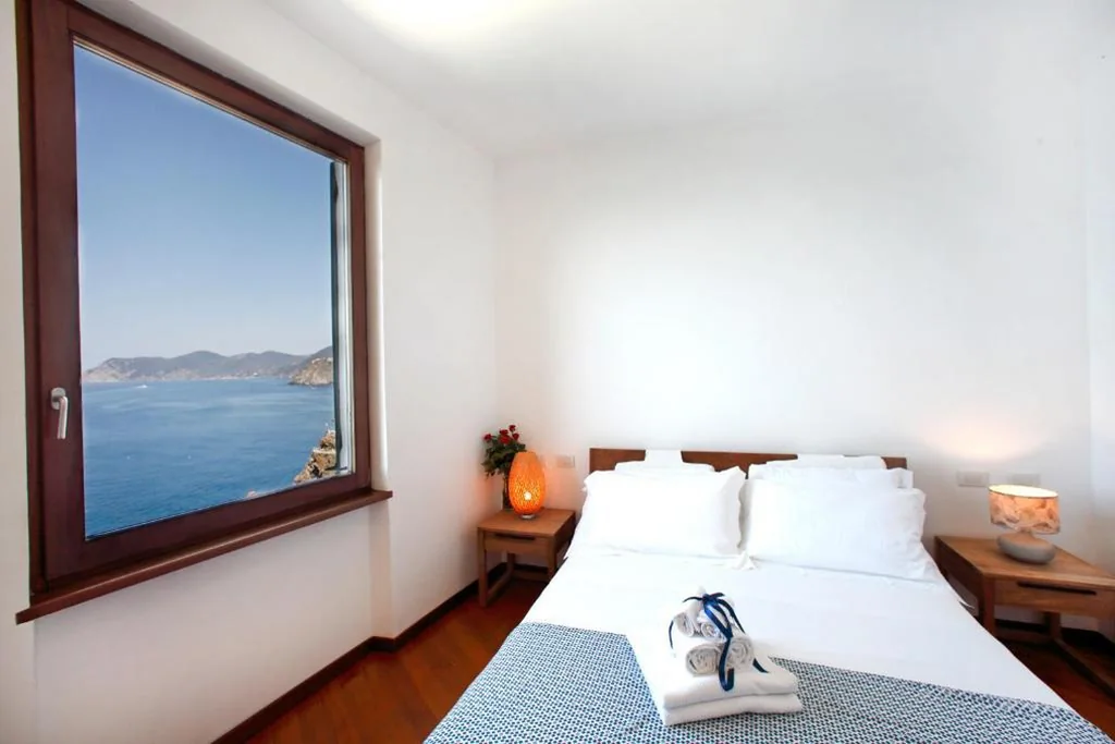 Large Double Room with Sea View — Arpaiu