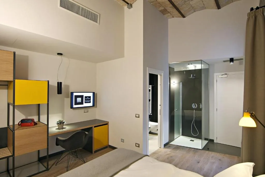 Double Room — Atypical Rooms