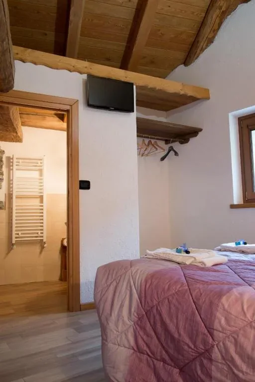 Double Room — B&B Lo VAN – Camere al Verde Villaggio di Rumiod