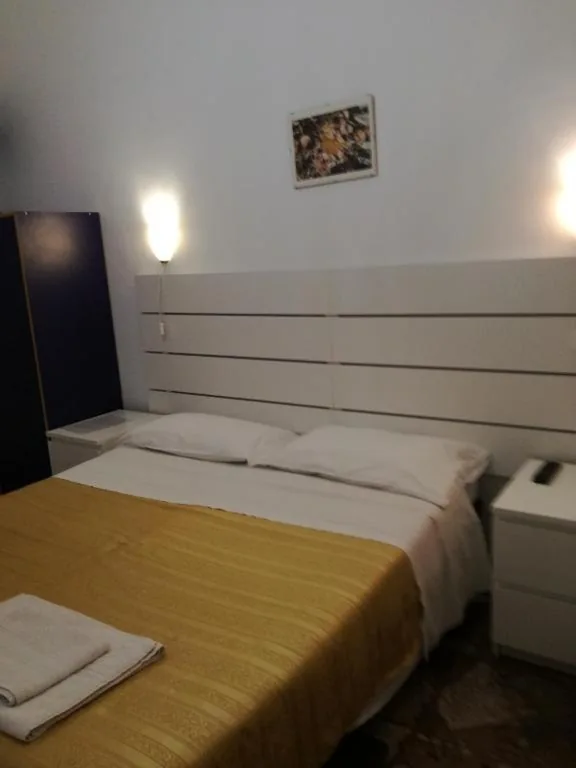 Basic Double Room with Shared Bathroom — Testa Gioacchino B&B