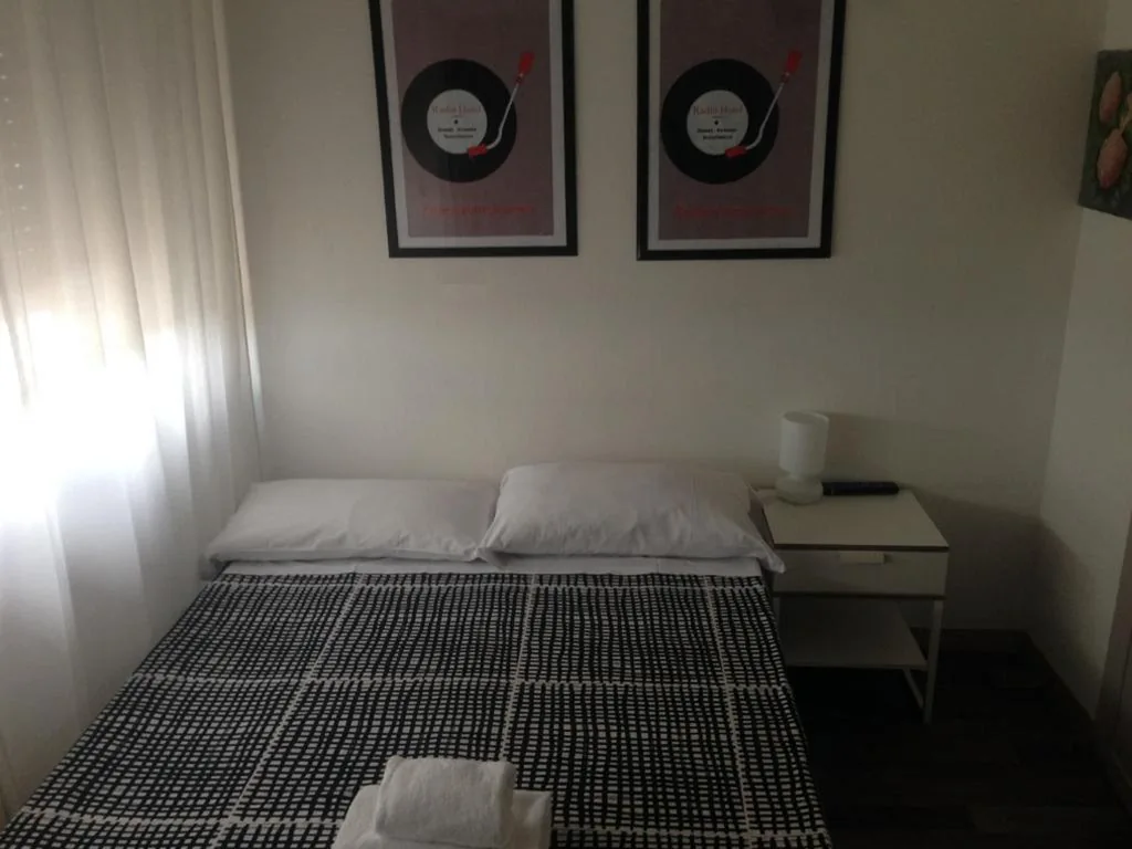 Camera Matrimoniale Basic — Radio Hotel