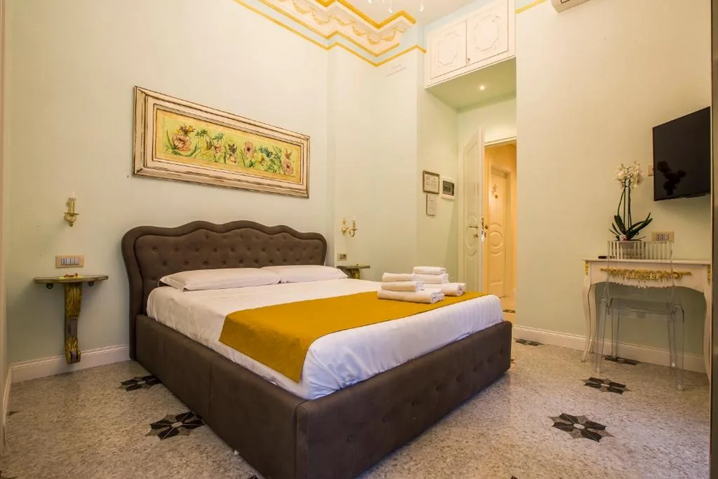 Basic Double Room — Trastevere Royal Suite Trilussa