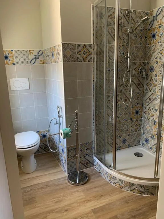 Budget Double Room — DOMUS FIESCHI Rooms self check in