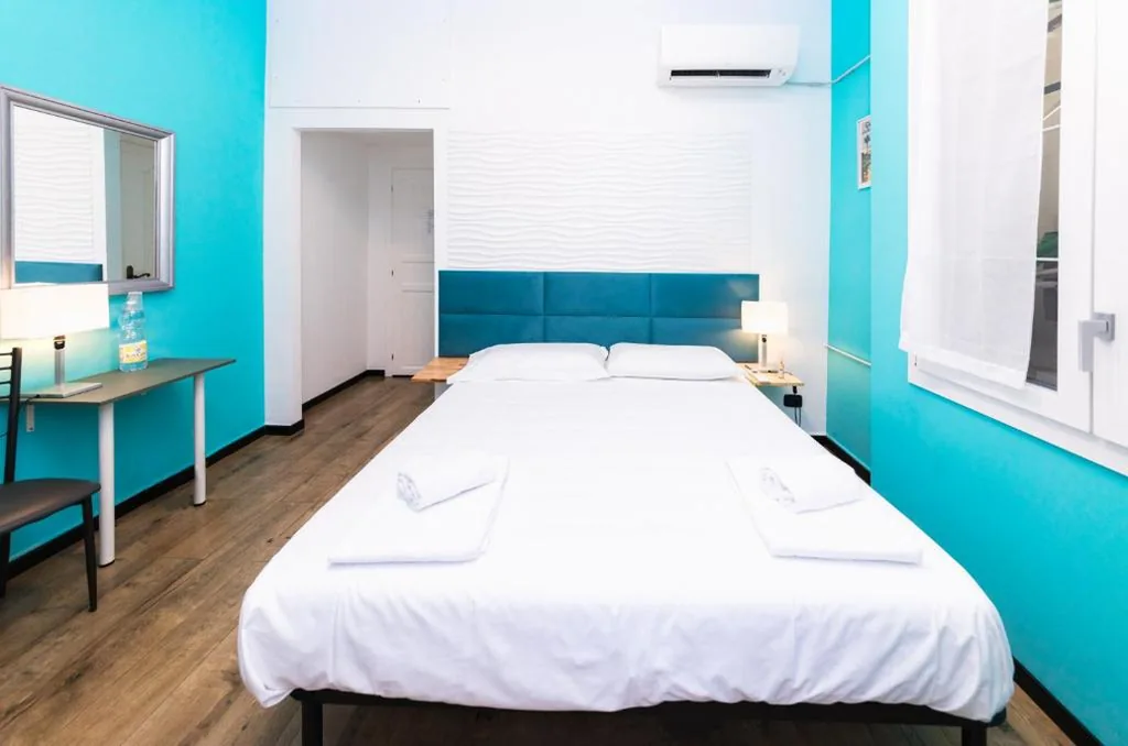 Budget Double Room — Galia rooms by PortofinoVacanze self check in