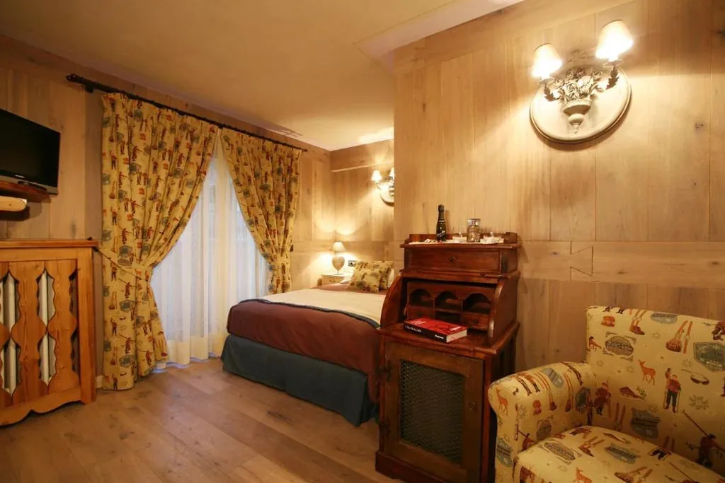 Camera Matrimoniale Budget — Hotel Letterario Locanda Collomb