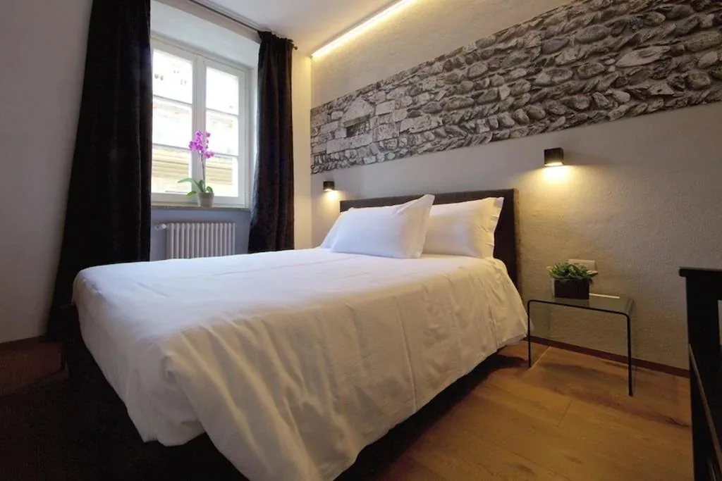 Budget Double Room — Ma Ville