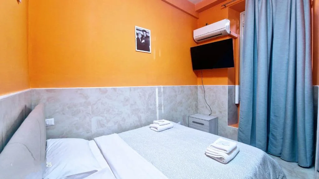 Budget Double Room — Oscar Rooms