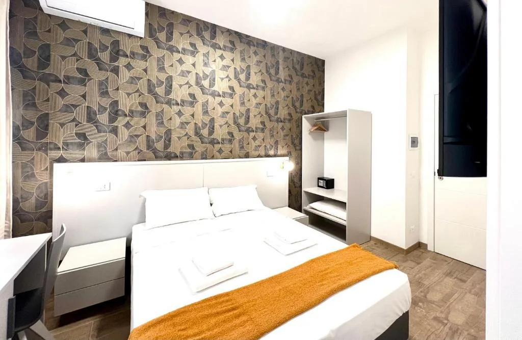 Budget Double Room — Qg Golden Rooms