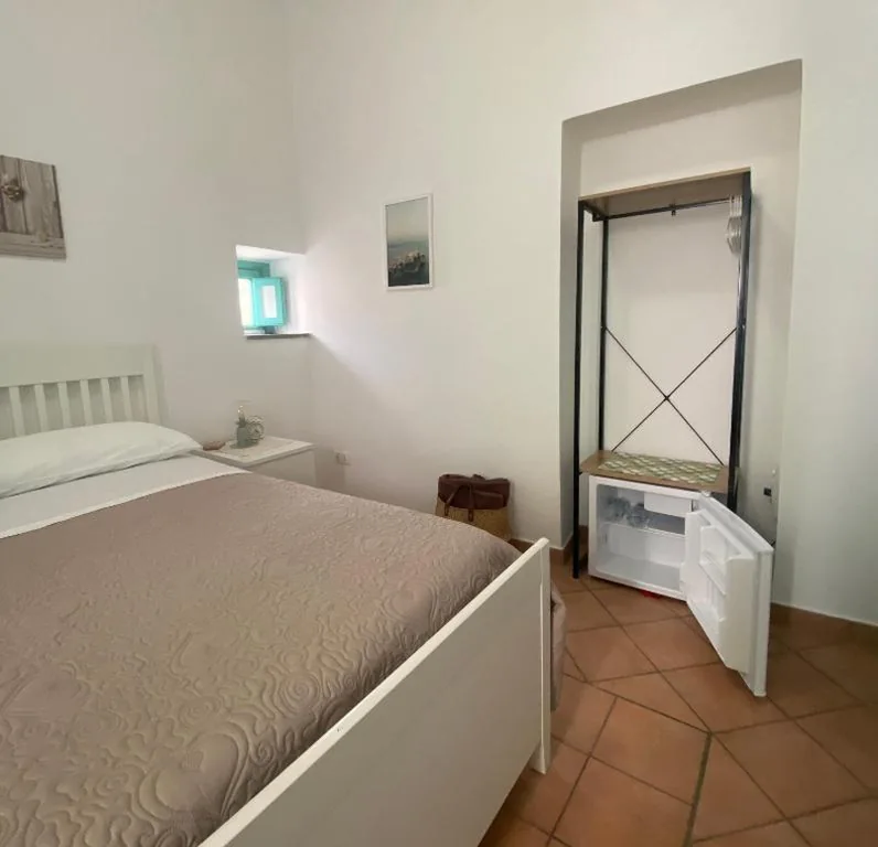 Camera Matrimoniale — Caieta: la casa nella roccia