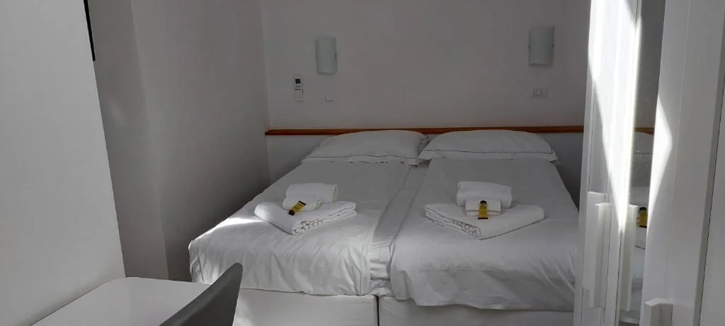 Camera Matrimoniale — CASA LUIGIA ROOMS MTB in FINALBORGO Bike room