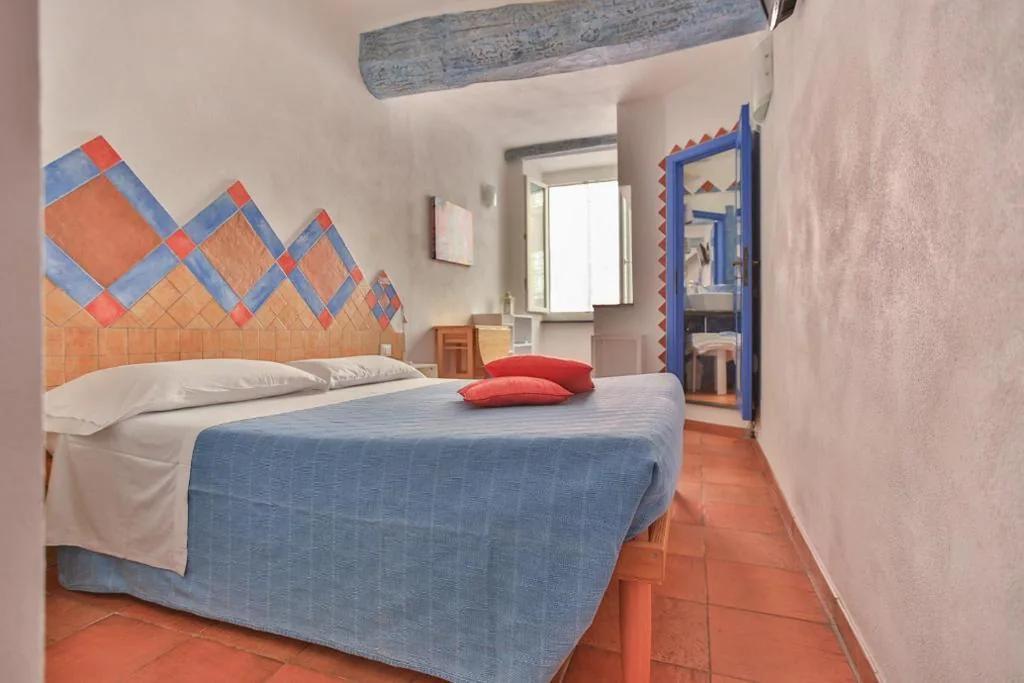 Double Room — CATEO