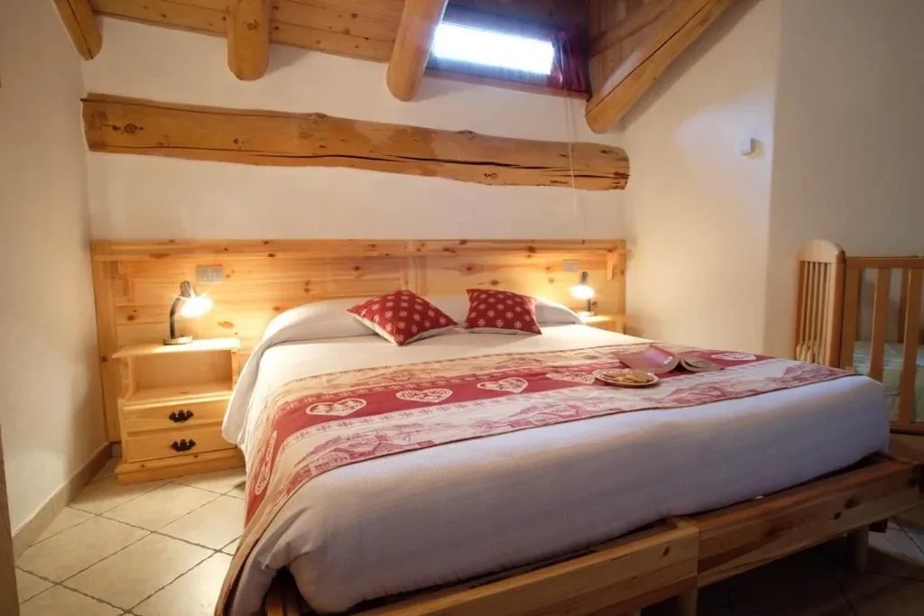 Double Room — Chambres d’Hotes Rue Saint Bernard