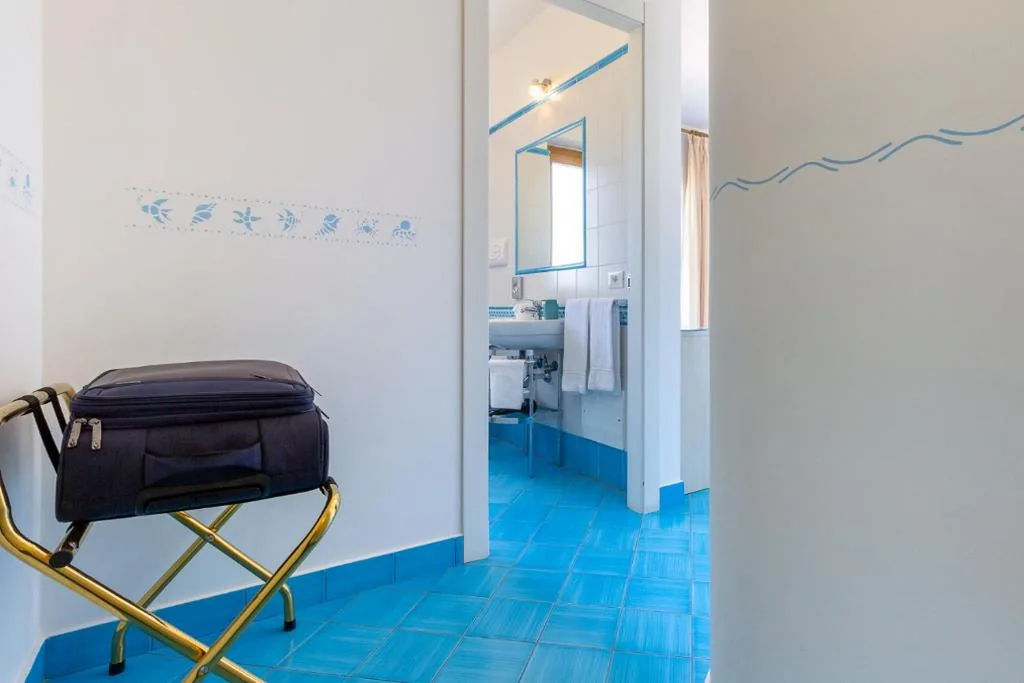 Classic Double Room with Balcony — B&B Sperlonga