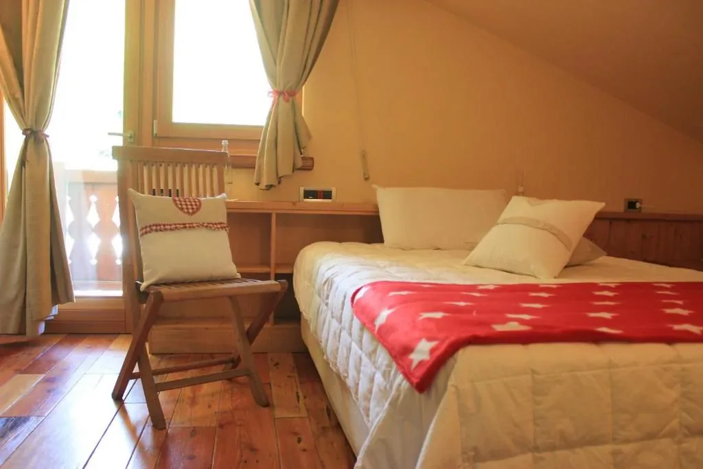 Classic Double Room with Balcony — Shatush Hotel