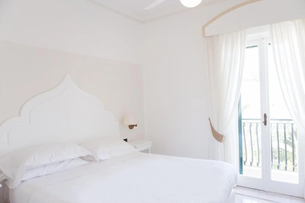 Camera Matrimoniale Classic con Vista Mare — Grand Hotel Santa Domitilla