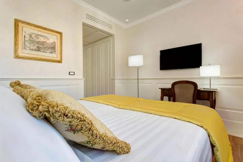 Classic Double Room — Hotel Degli Artisti