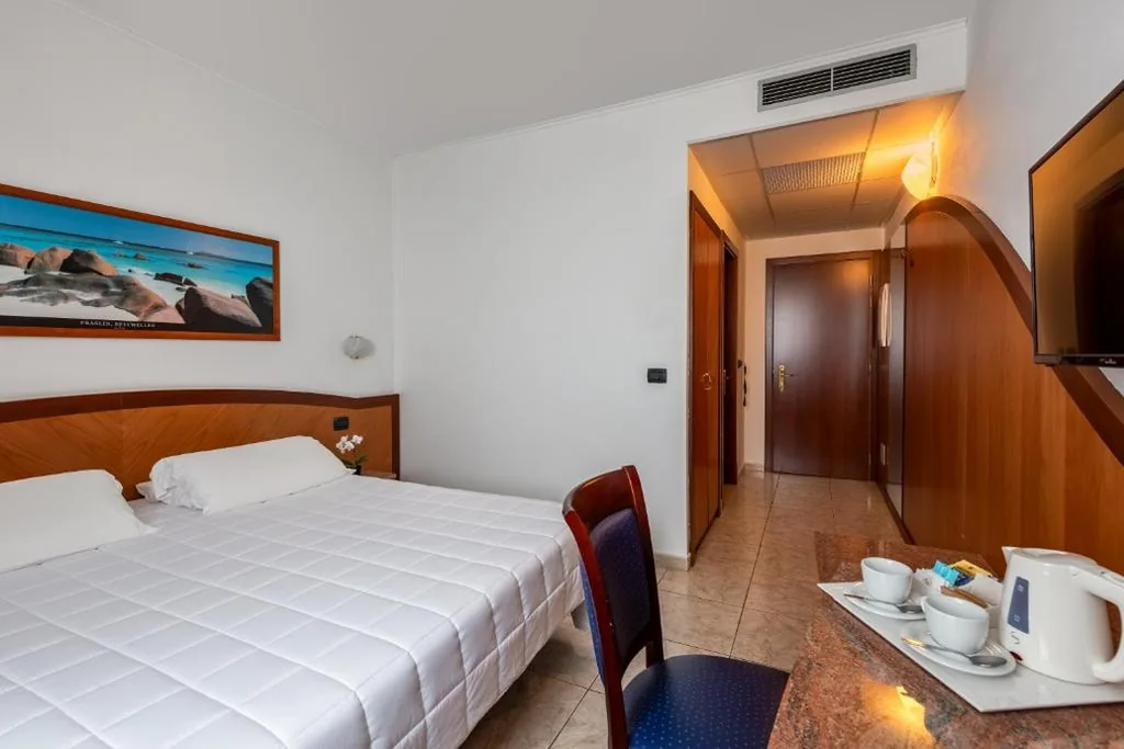 Classic Double Room — Rivoli Hotel