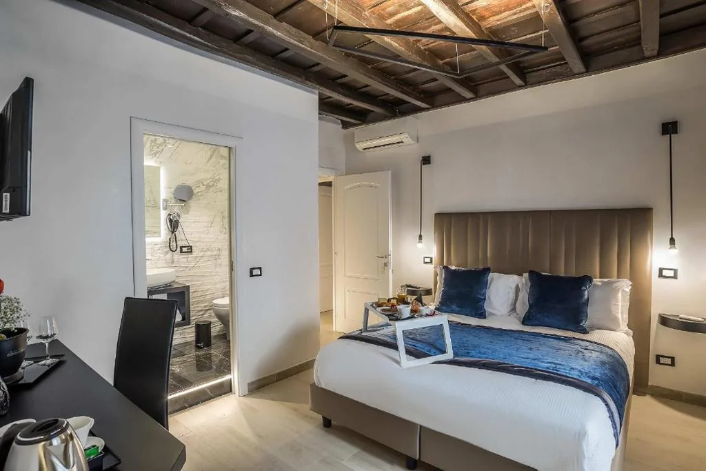 Classic Double Room — Spagna Luxury’n Trevi