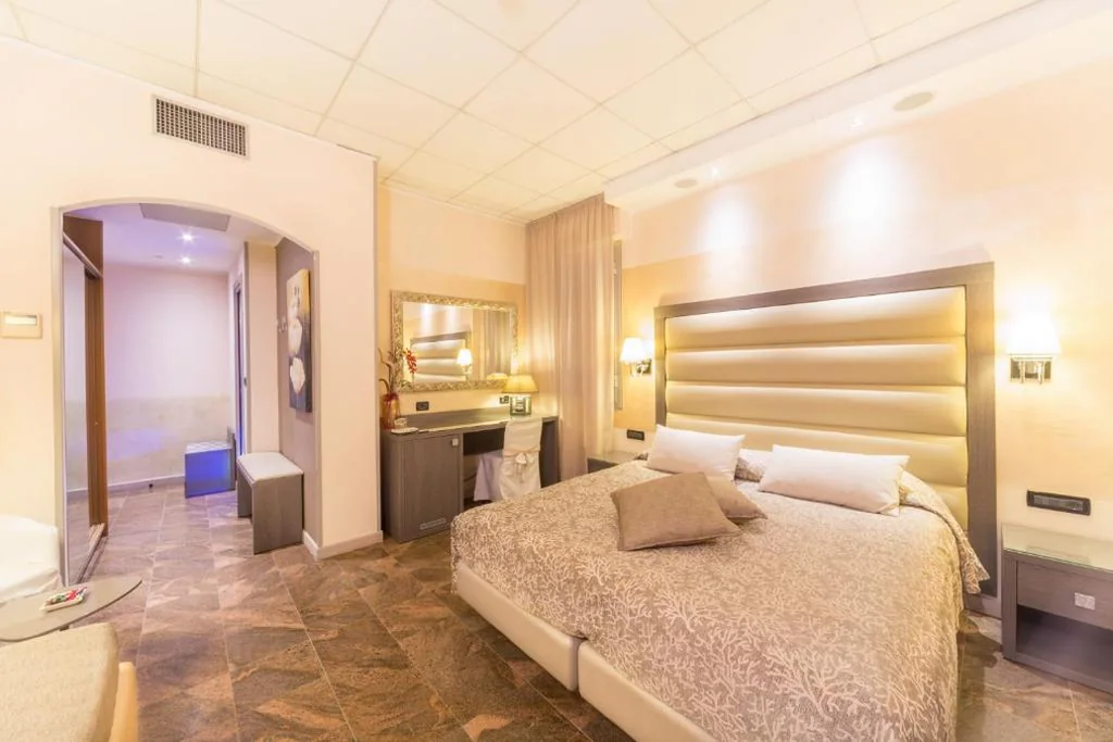 Camera Matrimoniale Comfort con Vasca Idromassaggio — Hotel Torino Wellness & Spa