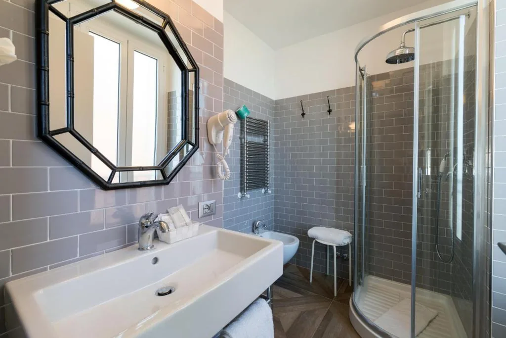 Comfort Double Room with Sea View — Hotel Eden Alaxi Hotels