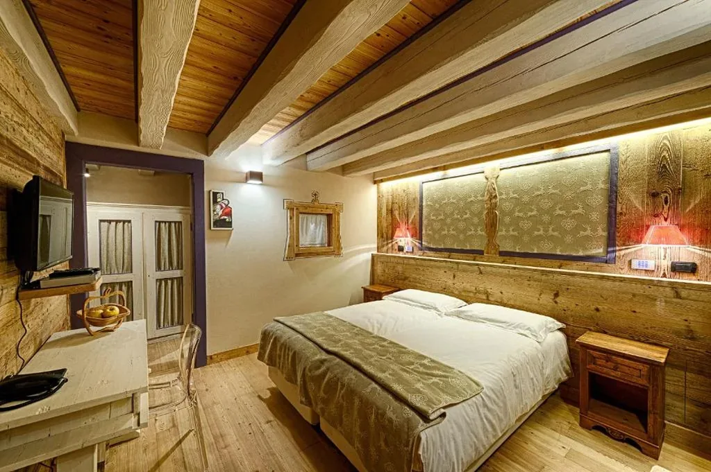Double Room with Spa Access — Les Plaisirs d’Antan