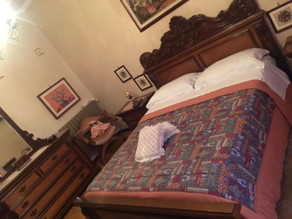 Camera Matrimoniale con Bagno in Comune — A casa di mamma